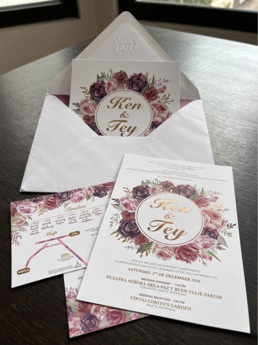 Foil stamped suite – invitation with matching envelope liner